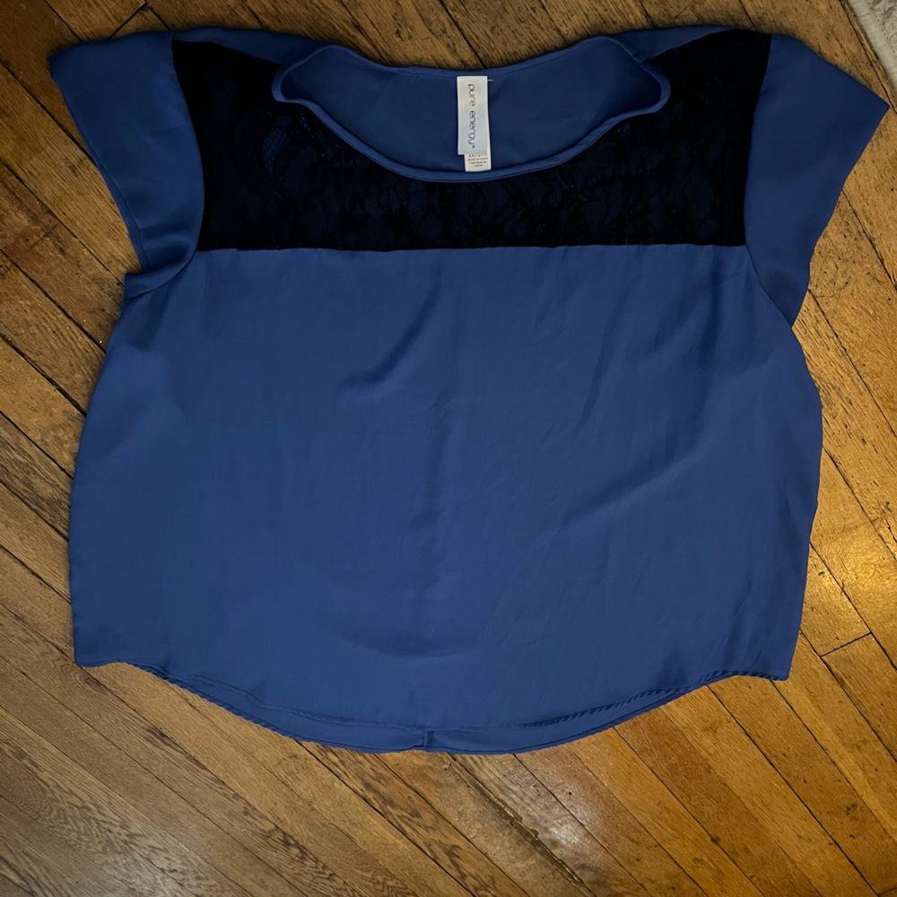 Short sleeve silky blouse